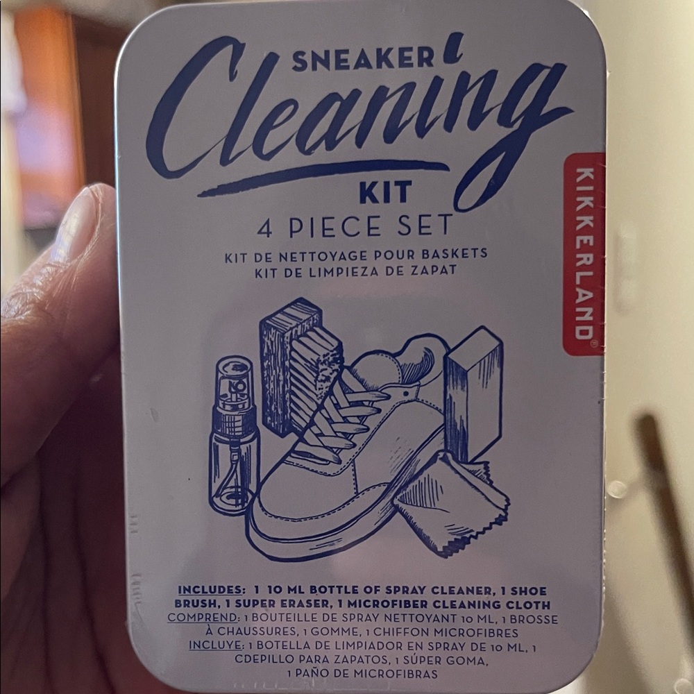 Kikkerland Sneaker Cleaning Kit 🧩